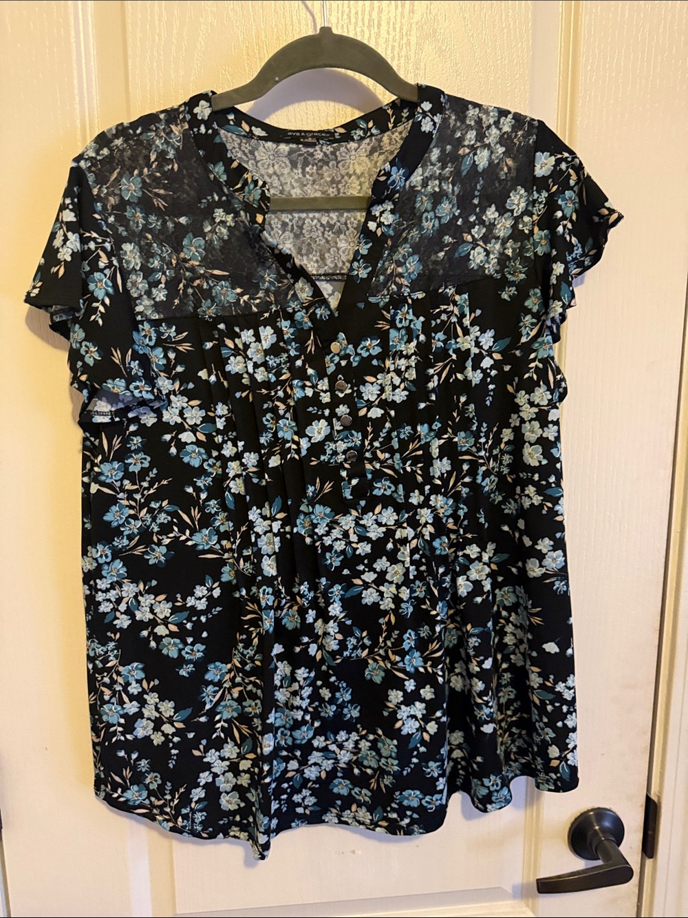 Ava & Grace Black Floral V-Neck Short Sleeve Blouse